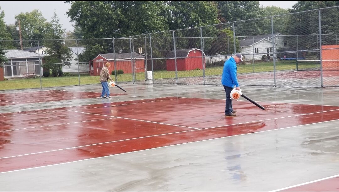Helping hands at Shelby tennis courts